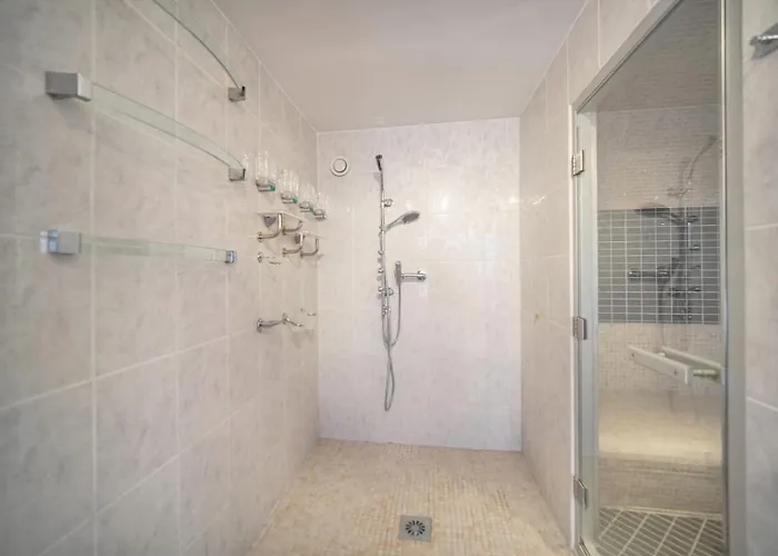 Villa Frgk 'luxury Heated Pool, & Ultra-fast Wi-fi' Antibes