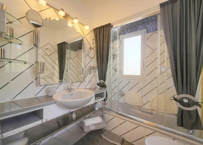 Frgk 'luxury Heated Pool, & Ultra-fast Wi-fi' Antibes